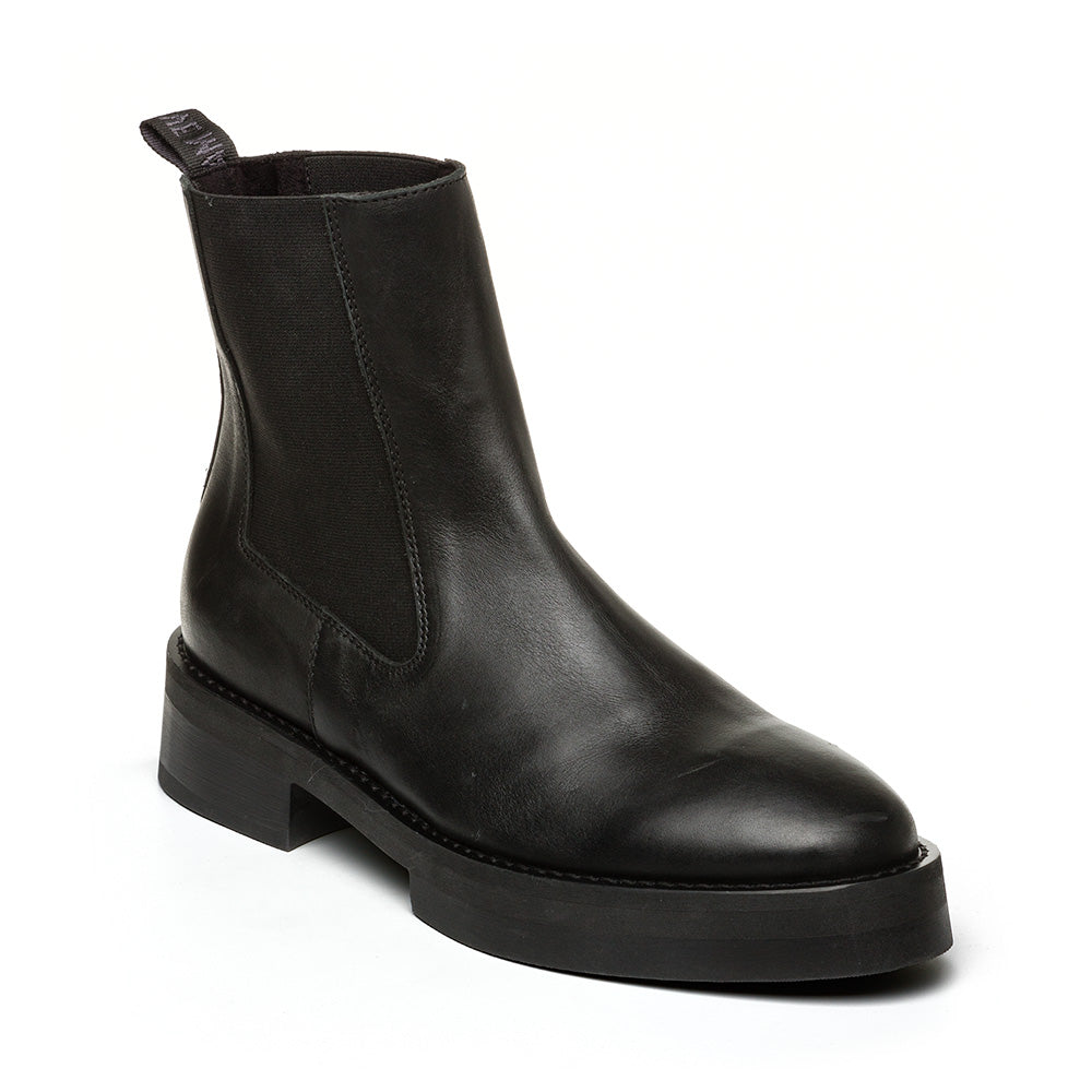 MONTE BLACK LEATHER- Hover Image